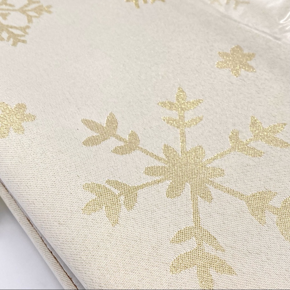 EUC LAVIN Gold Shimmer Snowflake Christmas Winter Tablecloth 104x60 - Picture 10 of 16
